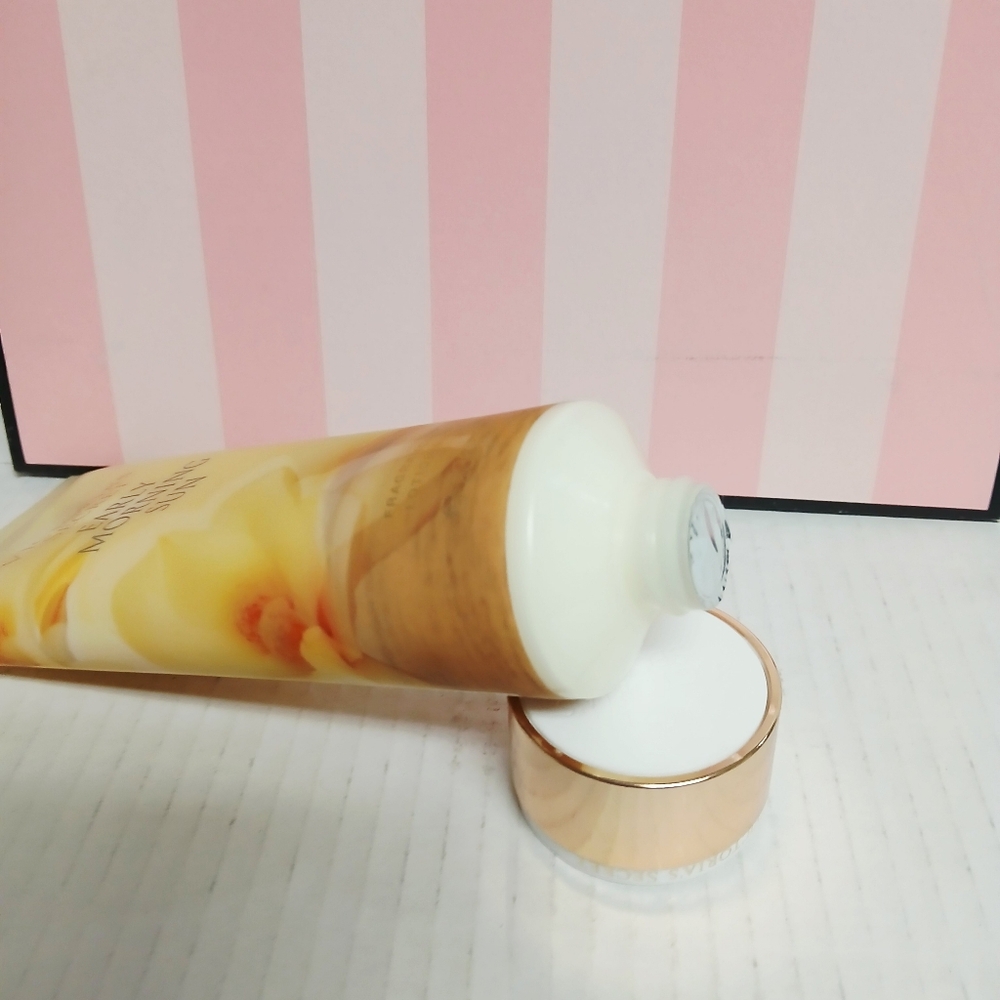 Victoria's Secret Early Morning Sun Fragrance Body Lotion - Picture 5 of 5